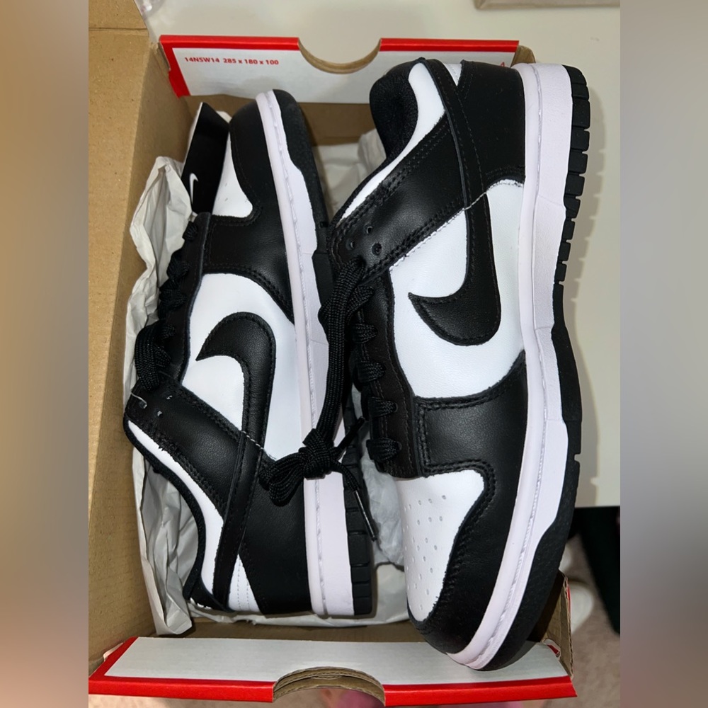 NWT Nike Womens Dunk Low Black & White PandaShoes (Size 7)